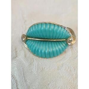 Rare Vintage Green Color Plastic Goldtone Lips   Brooch Pin